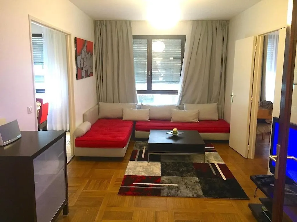 Apartamento The Atrium Minutes Walk Victor Hugo Eiffel Tower Arc Du Triumph Et Champs Elysee Luxury 62 Renovated Videosurveillance Master Bedroom Living Area Dinning Room Bathroom Separated Toilet Spacious Sleeps Six Design Functional Furniture Equipment París