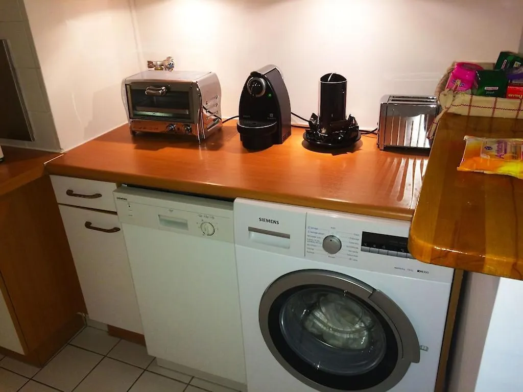 The Atrium Minutes Walk Victor Hugo Eiffel Tower Arc Du Triumph Et Champs Elysee Luxury 62 Renovated Videosurveillance Master Bedroom Living Area Dinning Room Bathroom Separated Toilet Spacious Sleeps Six Design Functional Furniture Equipment París Apartamento