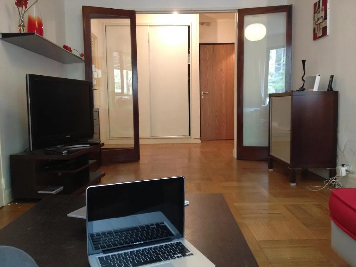 公寓 The Atrium Minutes Walk Victor Hugo Eiffel Tower Arc Du Triumph Et Champs Elysee Luxury 62 Renovated Videosurveillance Master Bedroom Living Area Dinning Room Bathroom Separated Toilet Spacious Sleeps Six Design Functional Furniture Equipment 巴黎