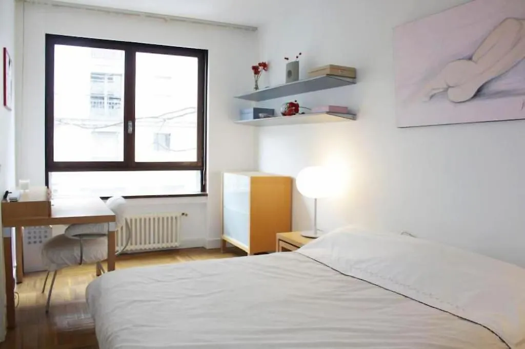 The Atrium Minutes Walk Victor Hugo Eiffel Tower Arc Du Triumph Et Champs Elysee Luxury 62 Renovated Videosurveillance Master Bedroom Living Area Dinning Room Bathroom Separated Toilet Spacious Sleeps Six Design Functional Furniture Equipment 巴黎 0*,
