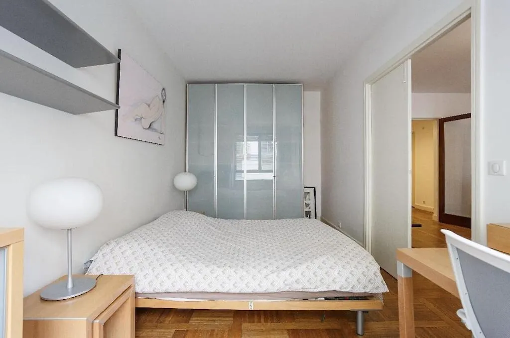 公寓 The Atrium Minutes Walk Victor Hugo Eiffel Tower Arc Du Triumph Et Champs Elysee Luxury 62 Renovated Videosurveillance Master Bedroom Living Area Dinning Room Bathroom Separated Toilet Spacious Sleeps Six Design Functional Furniture Equipment 巴黎 法国