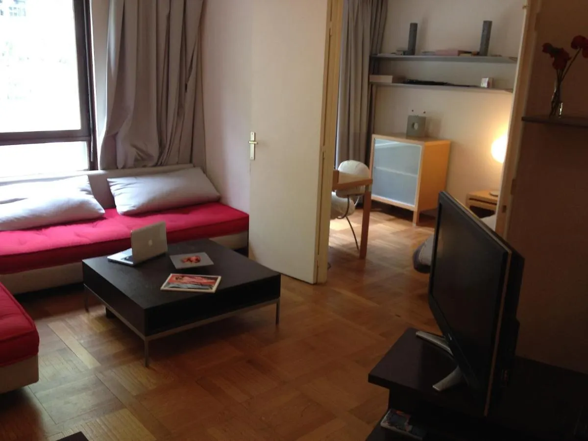 The Atrium Minutes Walk Victor Hugo Eiffel Tower Arc Du Triumph Et Champs Elysee Luxury 62 Renovated Videosurveillance Master Bedroom Living Area Dinning Room Bathroom Separated Toilet Spacious Sleeps Six Design Functional Furniture Equipment 巴黎 公寓