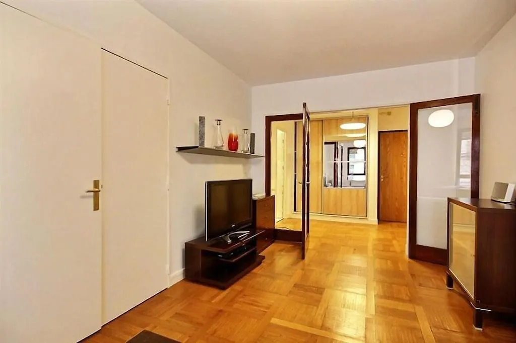 The Atrium Minutes Walk Victor Hugo Eiffel Tower Arc Du Triumph Et Champs Elysee Luxury 62 Renovated Videosurveillance Master Bedroom Living Area Dinning Room Bathroom Separated Toilet Spacious Sleeps Six Design Functional Furniture Equipment 巴黎 0*,  法国