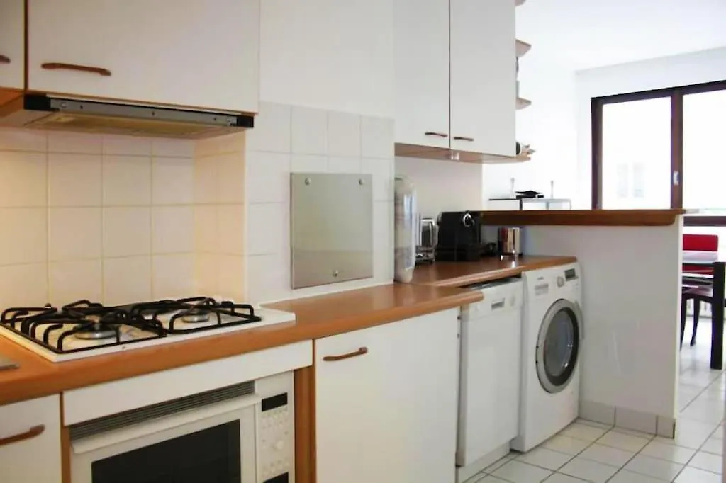 The Atrium Minutes Walk Victor Hugo Eiffel Tower Arc Du Triumph Et Champs Elysee Luxury 62 Renovated Videosurveillance Master Bedroom Living Area Dinning Room Bathroom Separated Toilet Spacious Sleeps Six Design Functional Furniture Equipment 巴黎 公寓